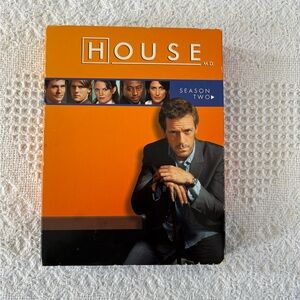 House M.D. Season 2 Complete DVD Set 6 Discs Preowned